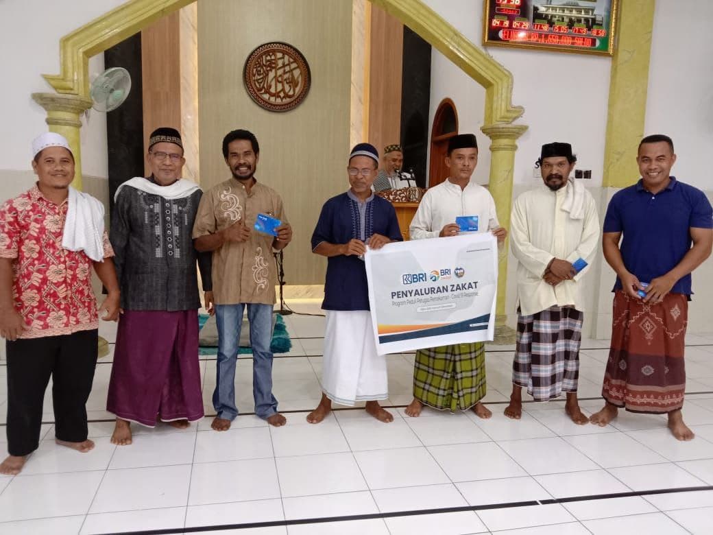 BANTUAN DARI YAYASAN BAITUL MAL BRI KEPADA PENGGALI KUBUR MASJID AL AMIN WERI