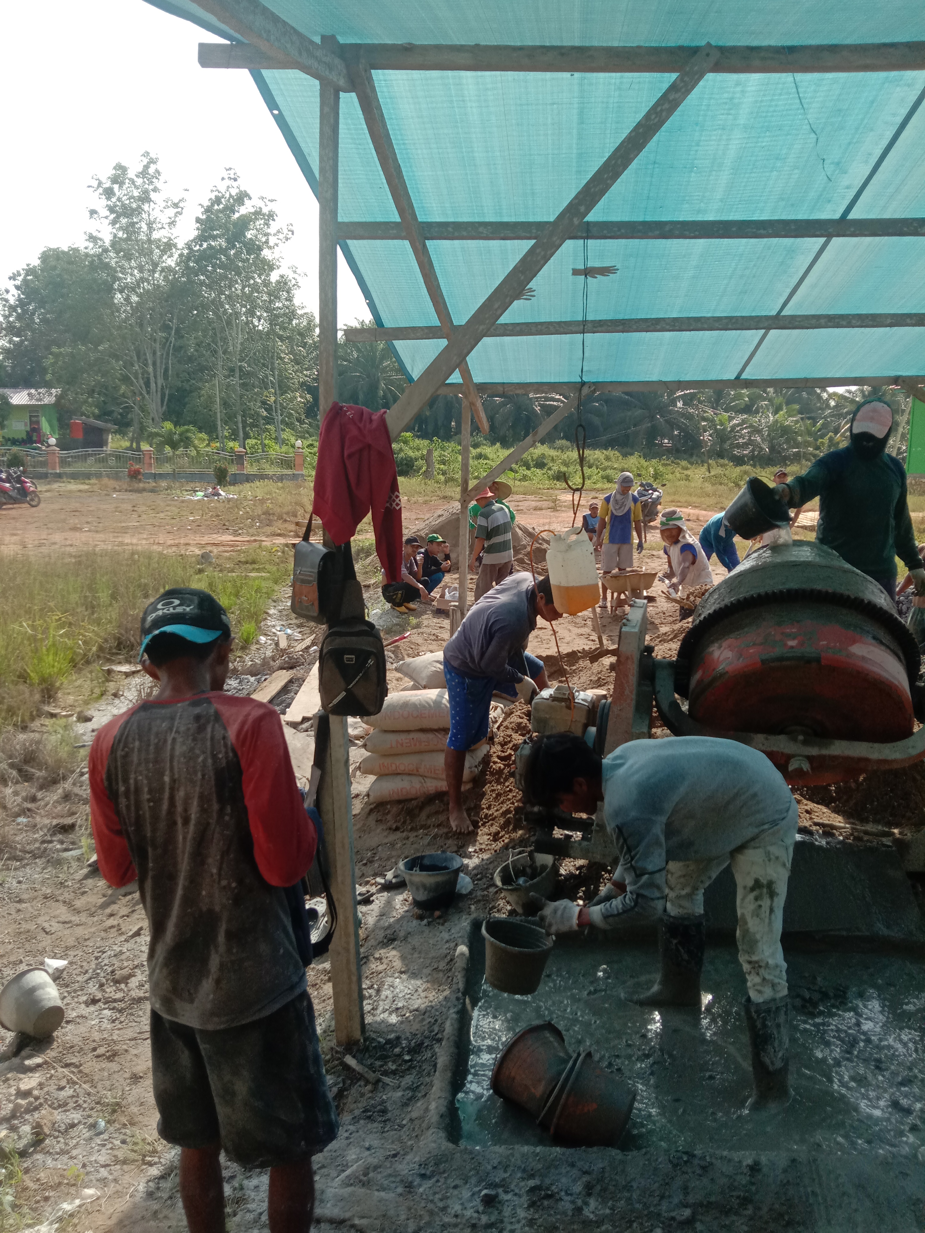 KERJA BAKTI PENGECORAN BALAK AL MUHAJIRIN