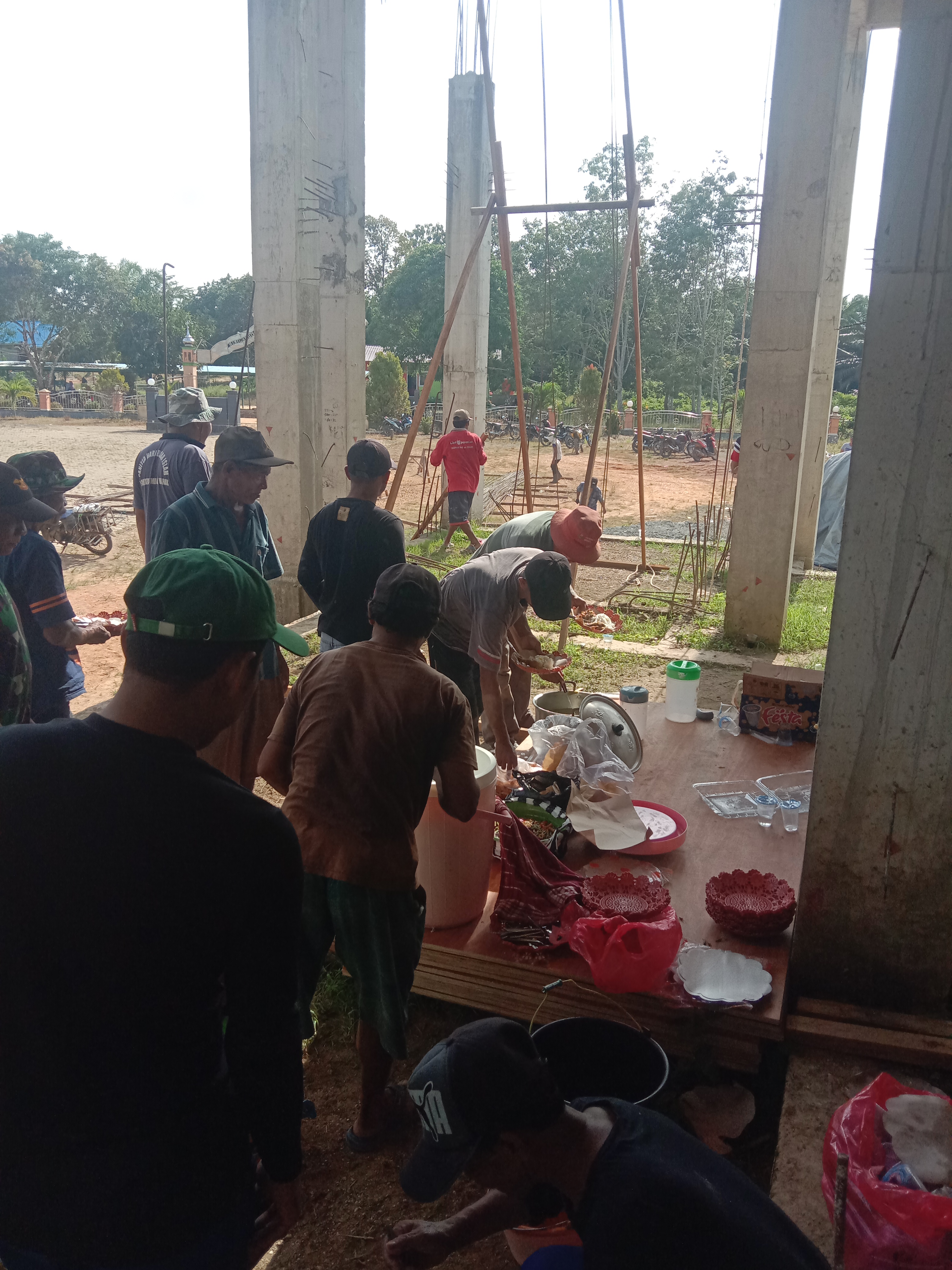KERJA BAKTI PENGECORAN BALAK AL MUHAJIRIN