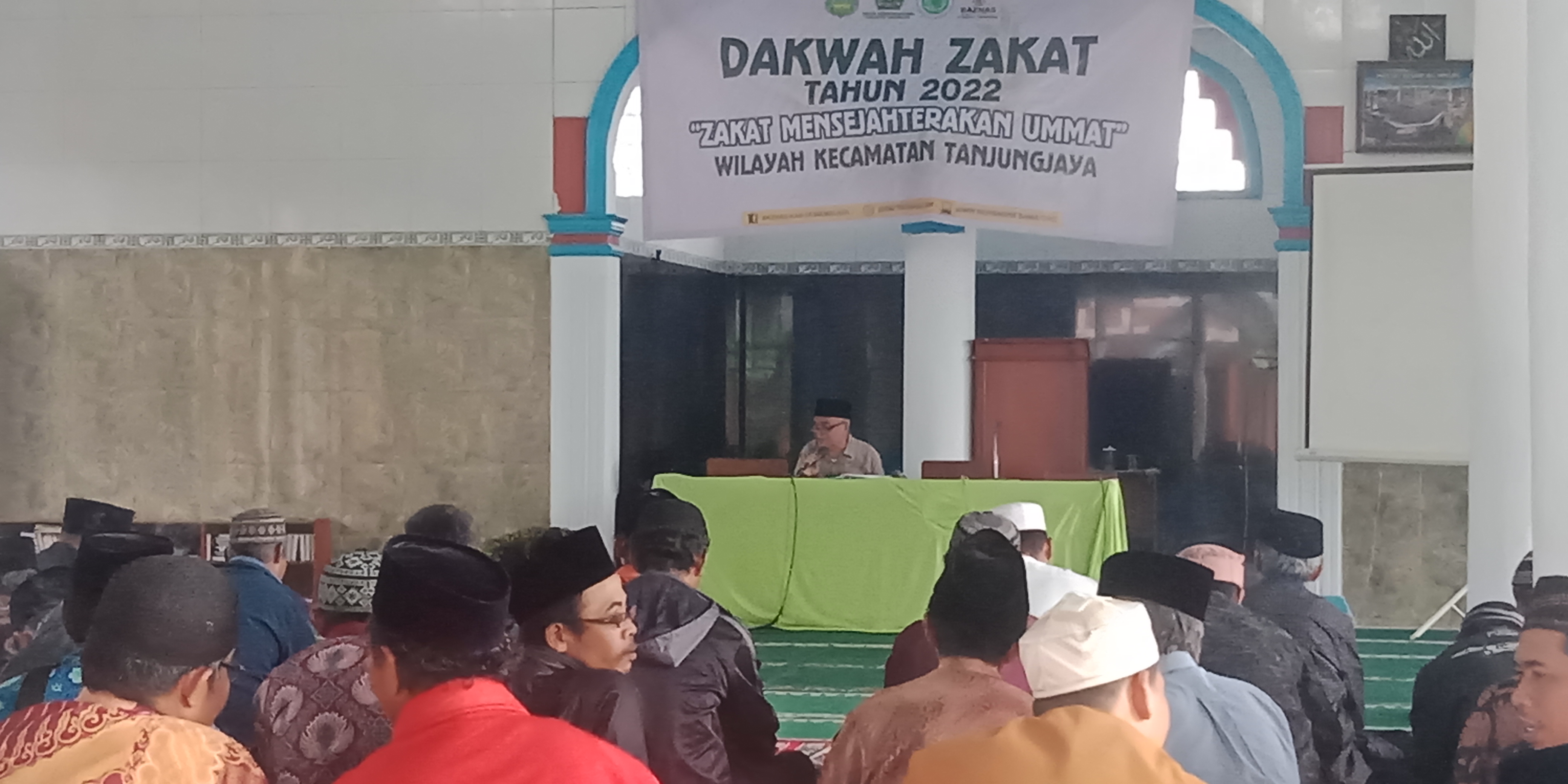 Zakat Mensejajterakan Umat