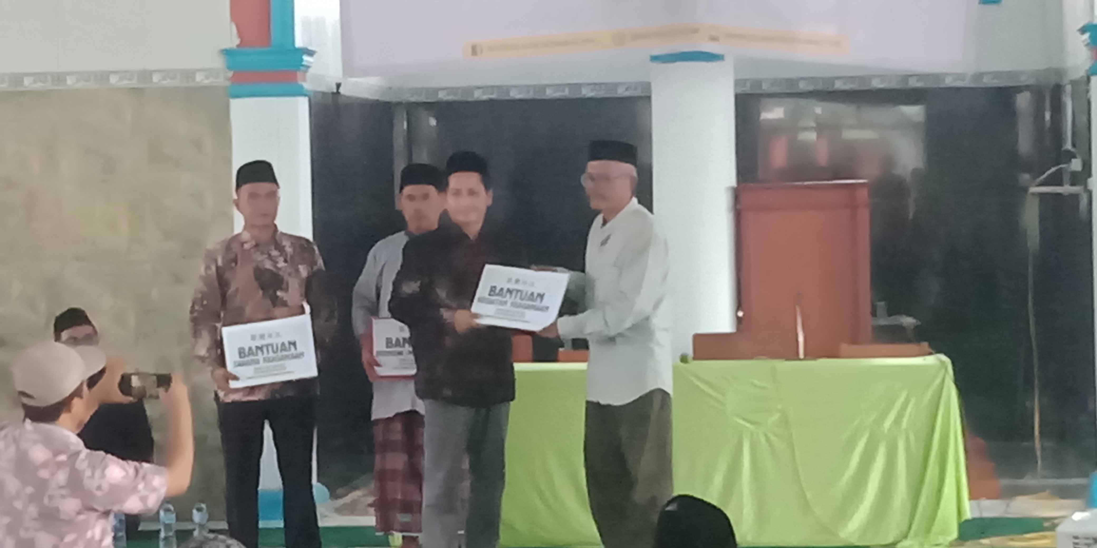 Zakat Mensejajterakan Umat